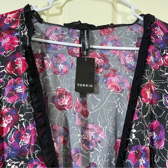 torrid Kimono Sleeve Midi Robe - Satin Floral Black Water Outline Floral 3X / 4X - Picture 12 of 16